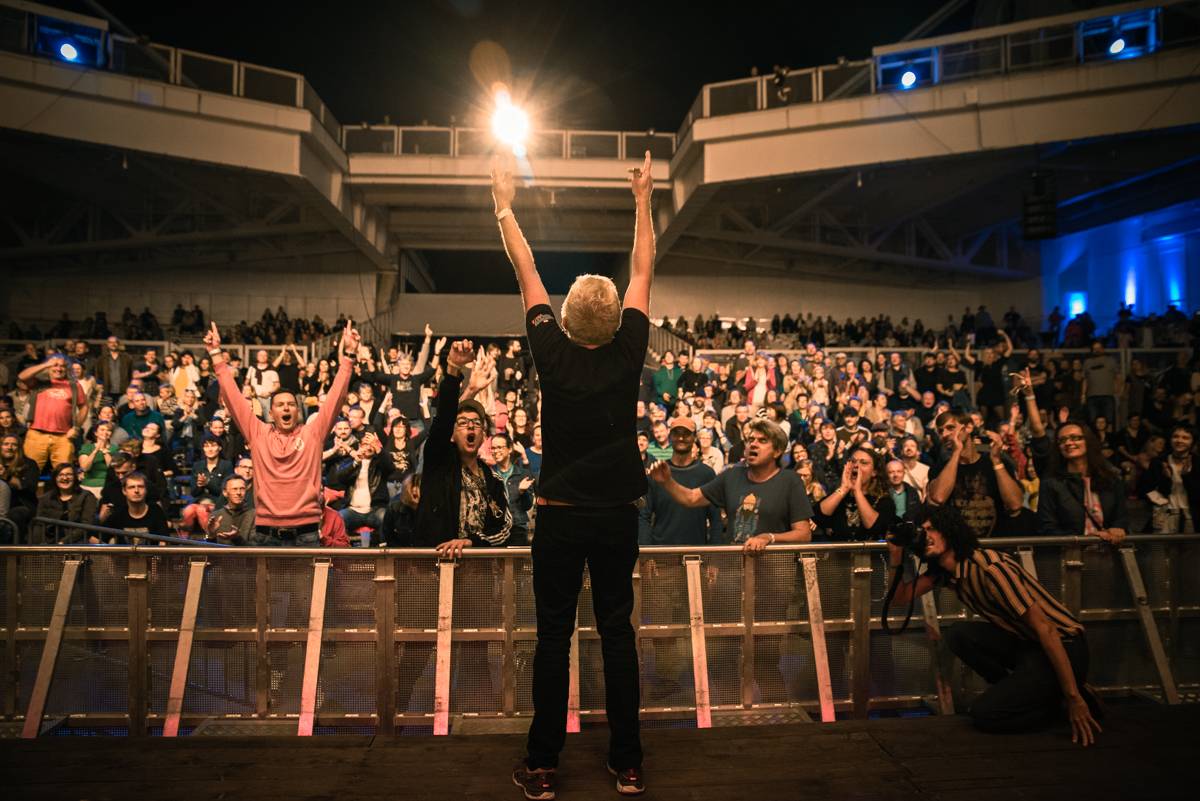 Miro Žbirka, Lenny, Jiří Suchý a další zavzpomínali na Metronome Warm Up na Ivana Krále