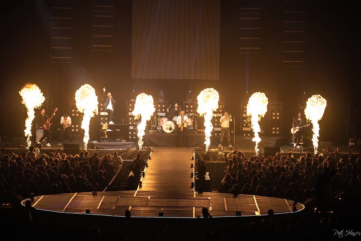 Marek Ztracený rozzářil O2 arenu, na pódium si pozval Martu Jandovou a Richarda Genzera