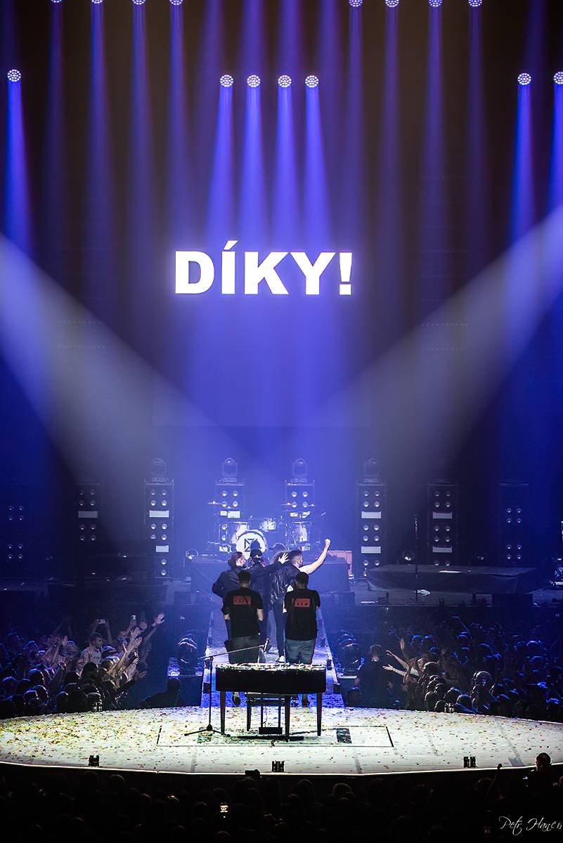 Marek Ztracený rozzářil O2 arenu, na pódium si pozval Martu Jandovou a Richarda Genzera