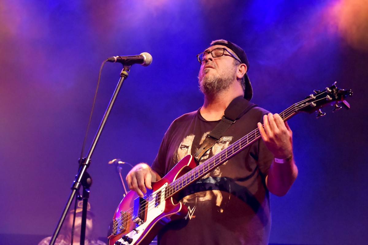 Bluesrockový kytarista Damon Fowler zahrál poprvé v Praze