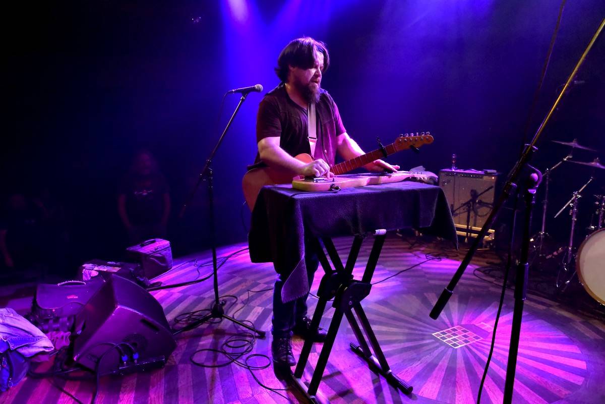 Bluesrockový kytarista Damon Fowler zahrál poprvé v Praze