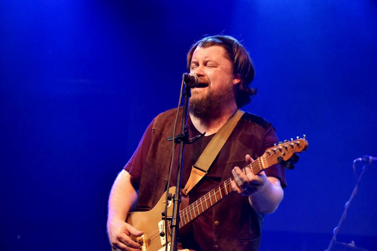 Bluesrockový kytarista Damon Fowler zahrál poprvé v Praze