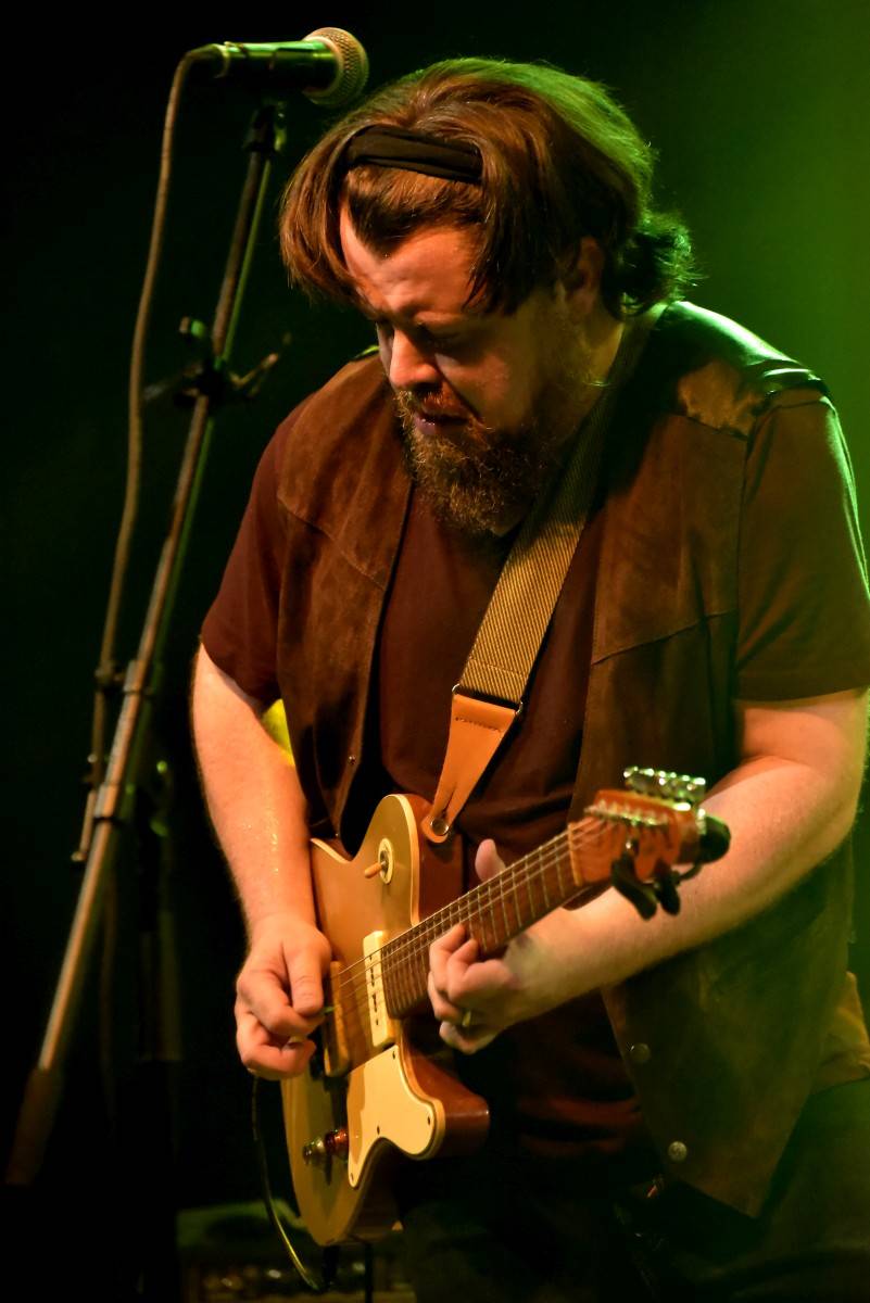 Bluesrockový kytarista Damon Fowler zahrál poprvé v Praze