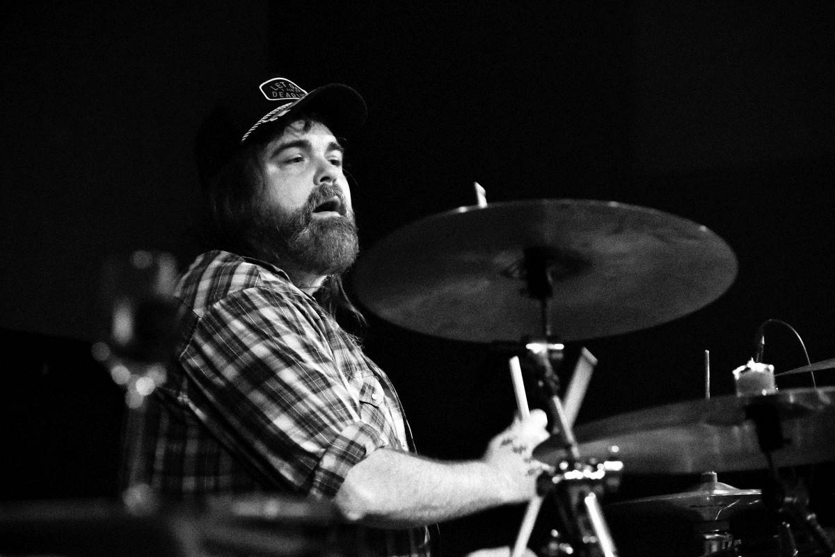 Bluesrockový kytarista Damon Fowler zahrál poprvé v Praze