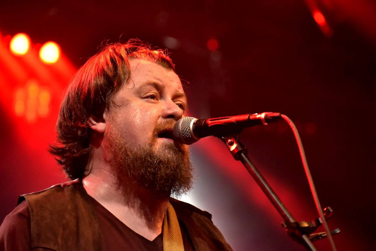 Bluesrockový kytarista Damon Fowler zahrál poprvé v Praze