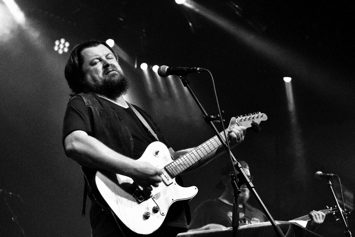 Bluesrockový kytarista Damon Fowler zahrál poprvé v Praze