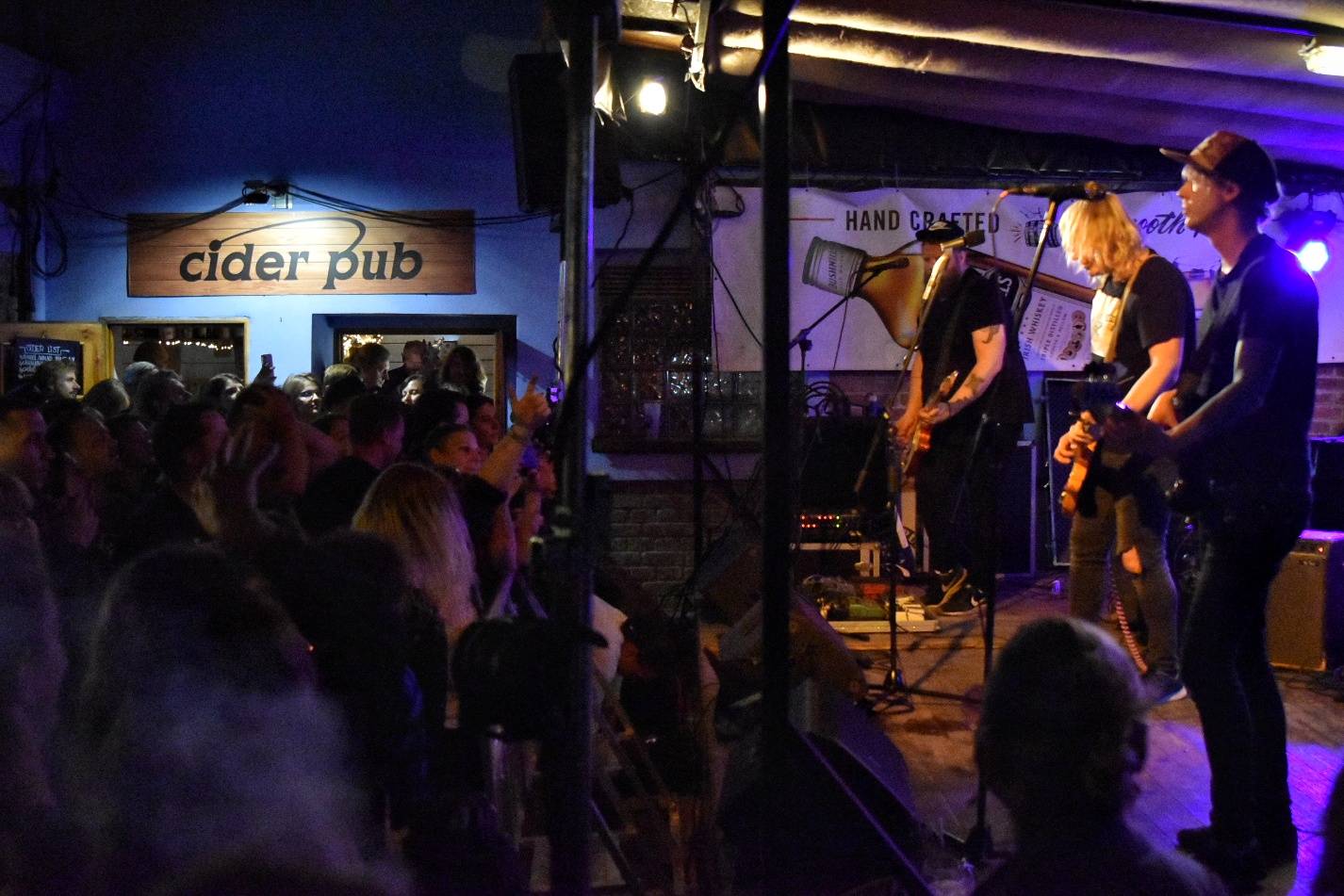 Vypsaná fiXa dorazila do Plzně, vzduchem létaly vlasy, boty i oblečení