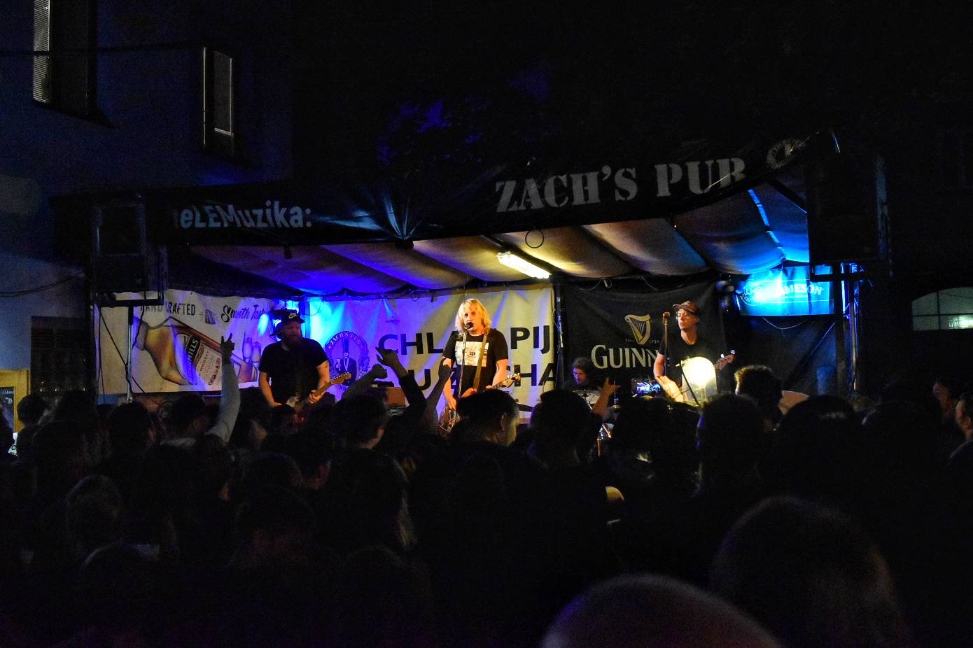 Vypsaná fiXa dorazila do Plzně, vzduchem létaly vlasy, boty i oblečení