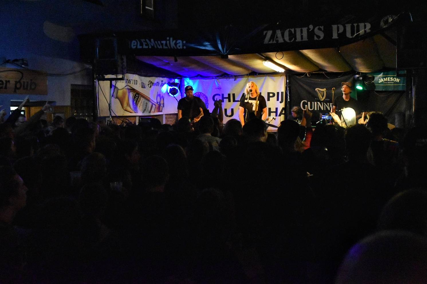 Vypsaná fiXa dorazila do Plzně, vzduchem létaly vlasy, boty i oblečení