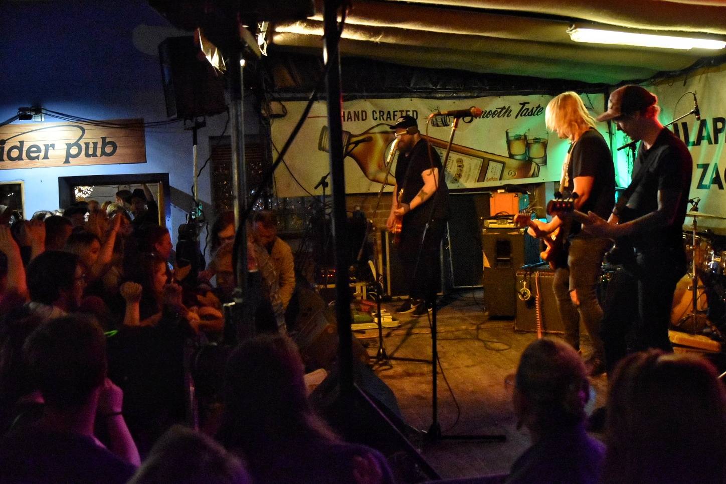 Vypsaná fiXa dorazila do Plzně, vzduchem létaly vlasy, boty i oblečení