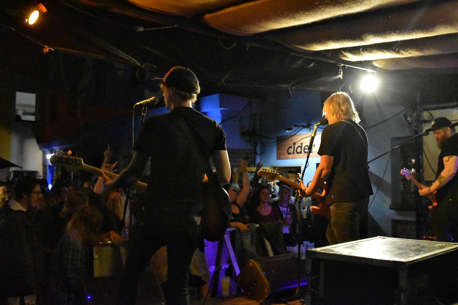 Vypsaná fiXa dorazila do Plzně, vzduchem létaly vlasy, boty i oblečení