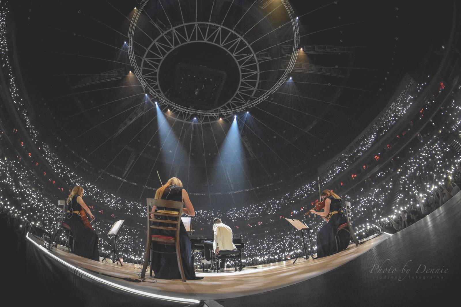 Marek Ztracený rozsvítil O2 arenu, přivezl si Kapitána Dema nebo Martu Jandovou