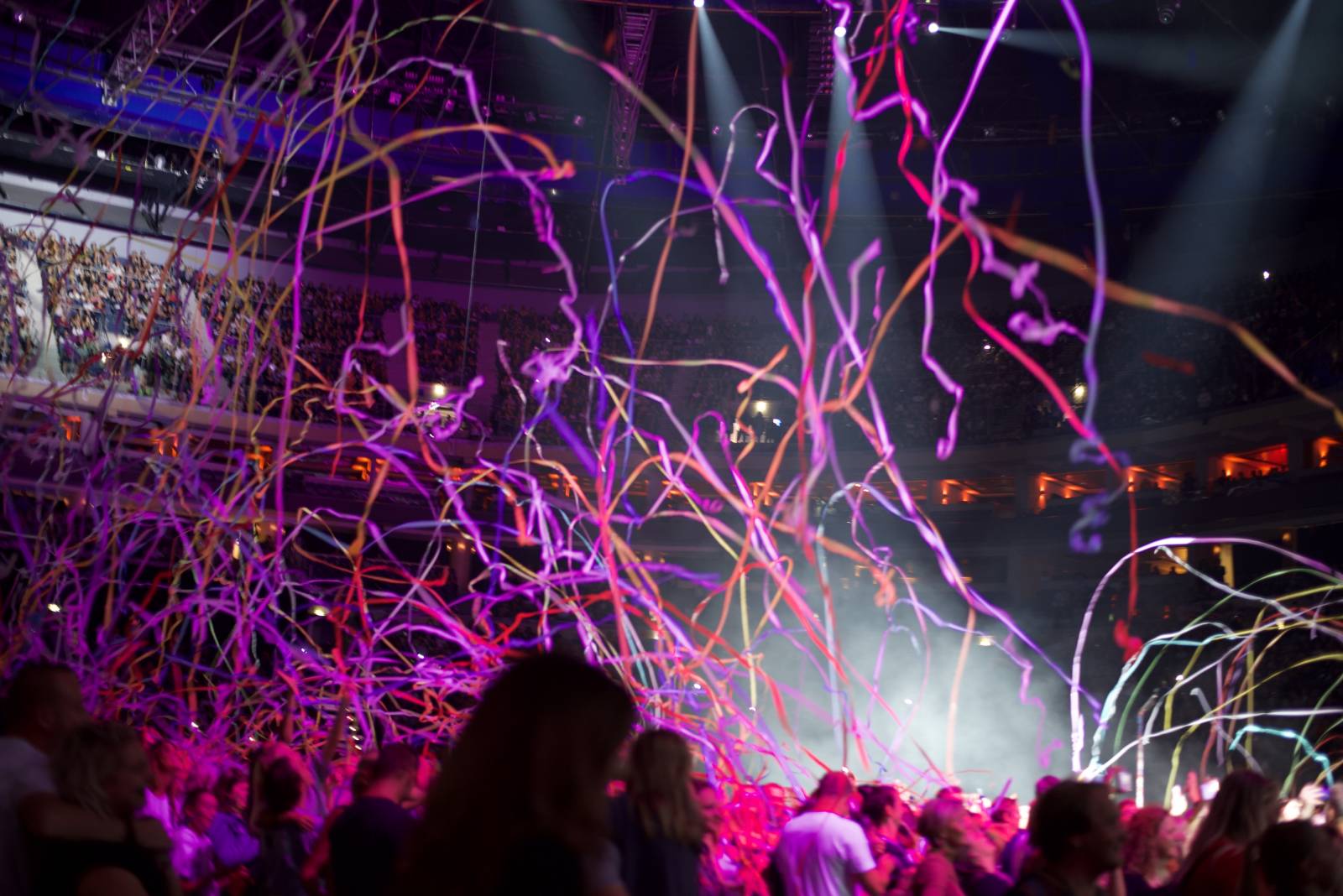 Marek Ztracený rozsvítil O2 arenu, přivezl si Kapitána Dema nebo Martu Jandovou