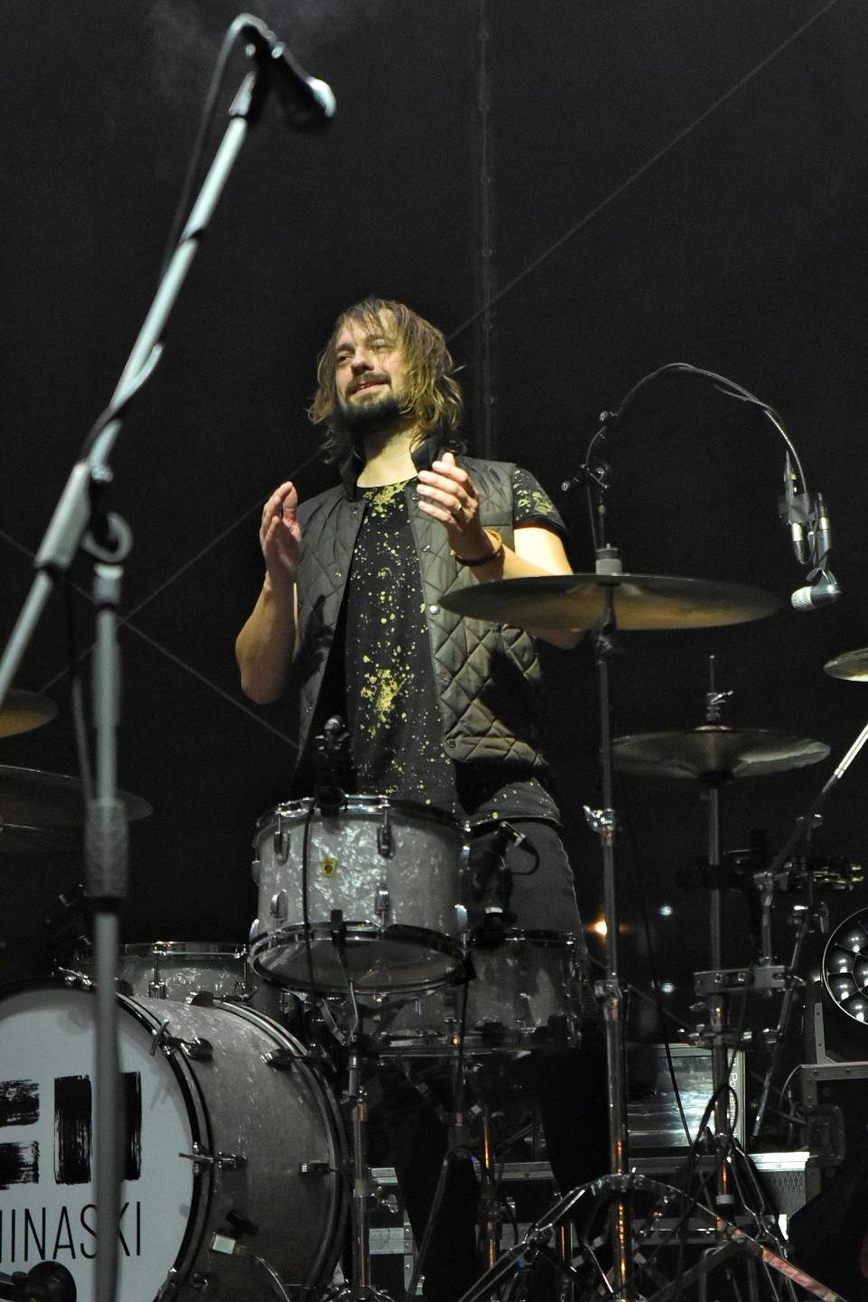 Chinaski rozezpívali plzeňské publikum svými největšími hity, předskakoval jim Marcell