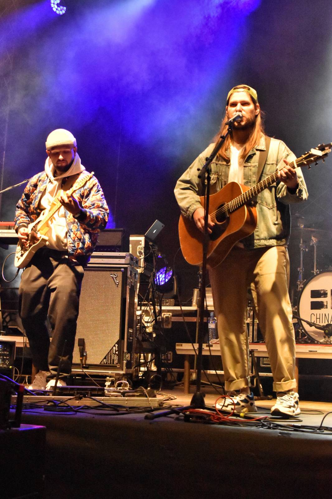 Chinaski rozezpívali plzeňské publikum svými největšími hity, předskakoval jim Marcell