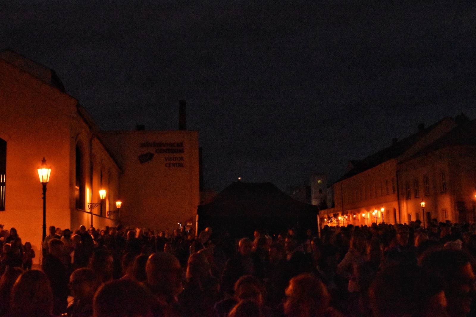 Chinaski rozezpívali plzeňské publikum svými největšími hity, předskakoval jim Marcell