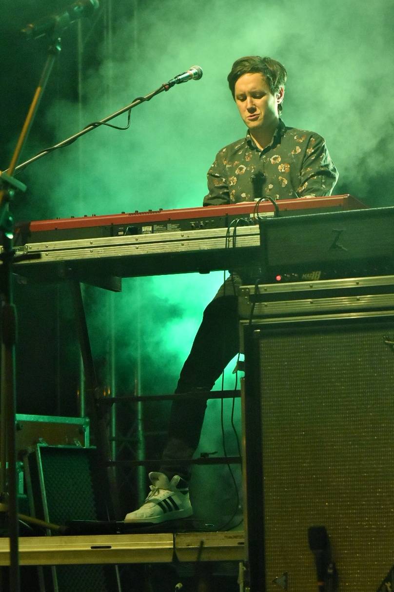 Chinaski rozezpívali plzeňské publikum svými největšími hity, předskakoval jim Marcell