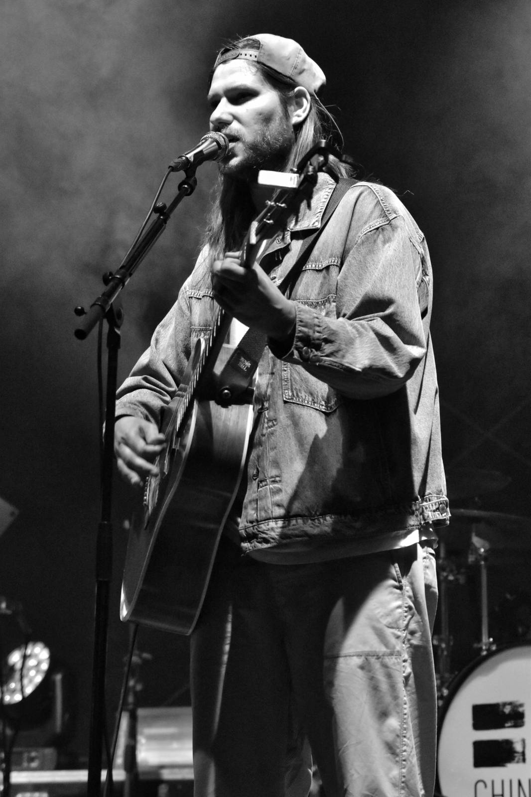 Chinaski rozezpívali plzeňské publikum svými největšími hity, předskakoval jim Marcell