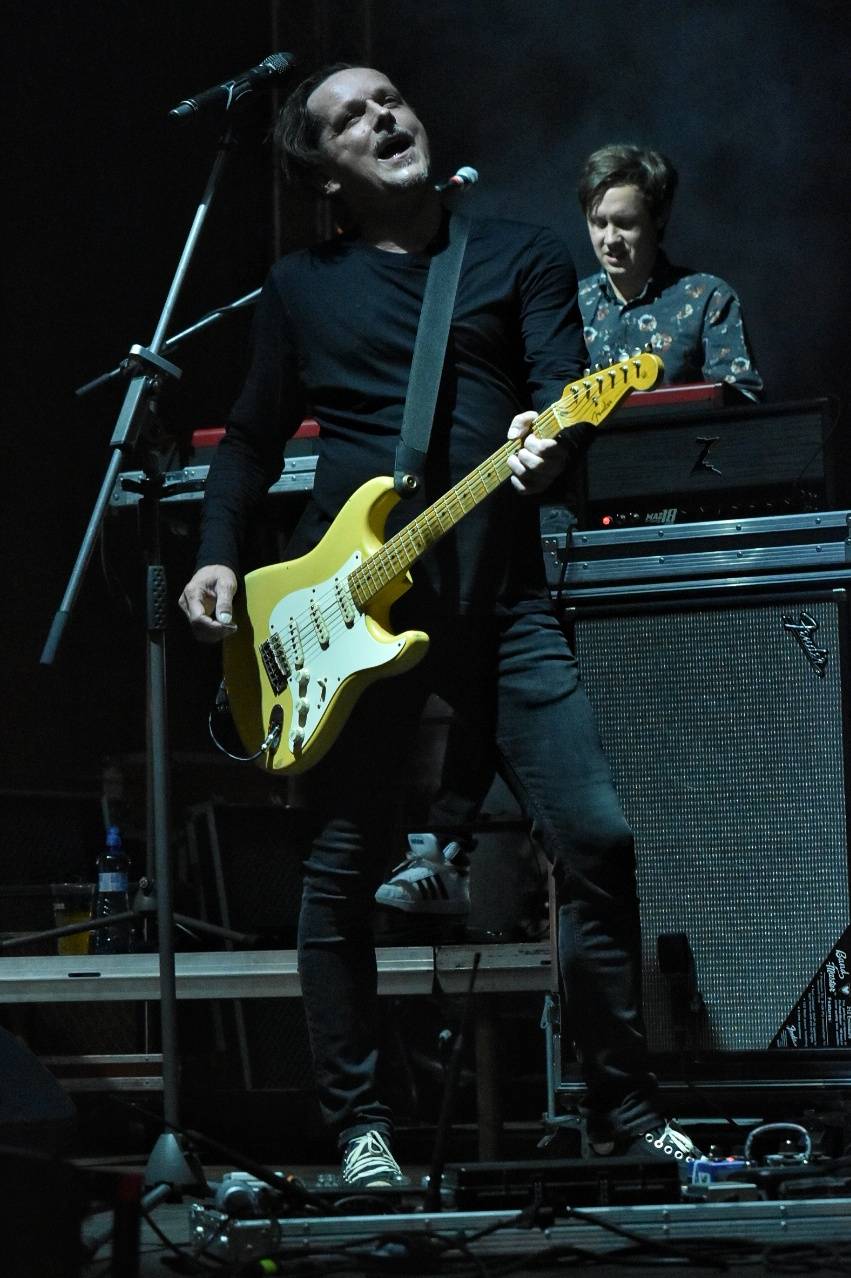 Chinaski rozezpívali plzeňské publikum svými největšími hity, předskakoval jim Marcell