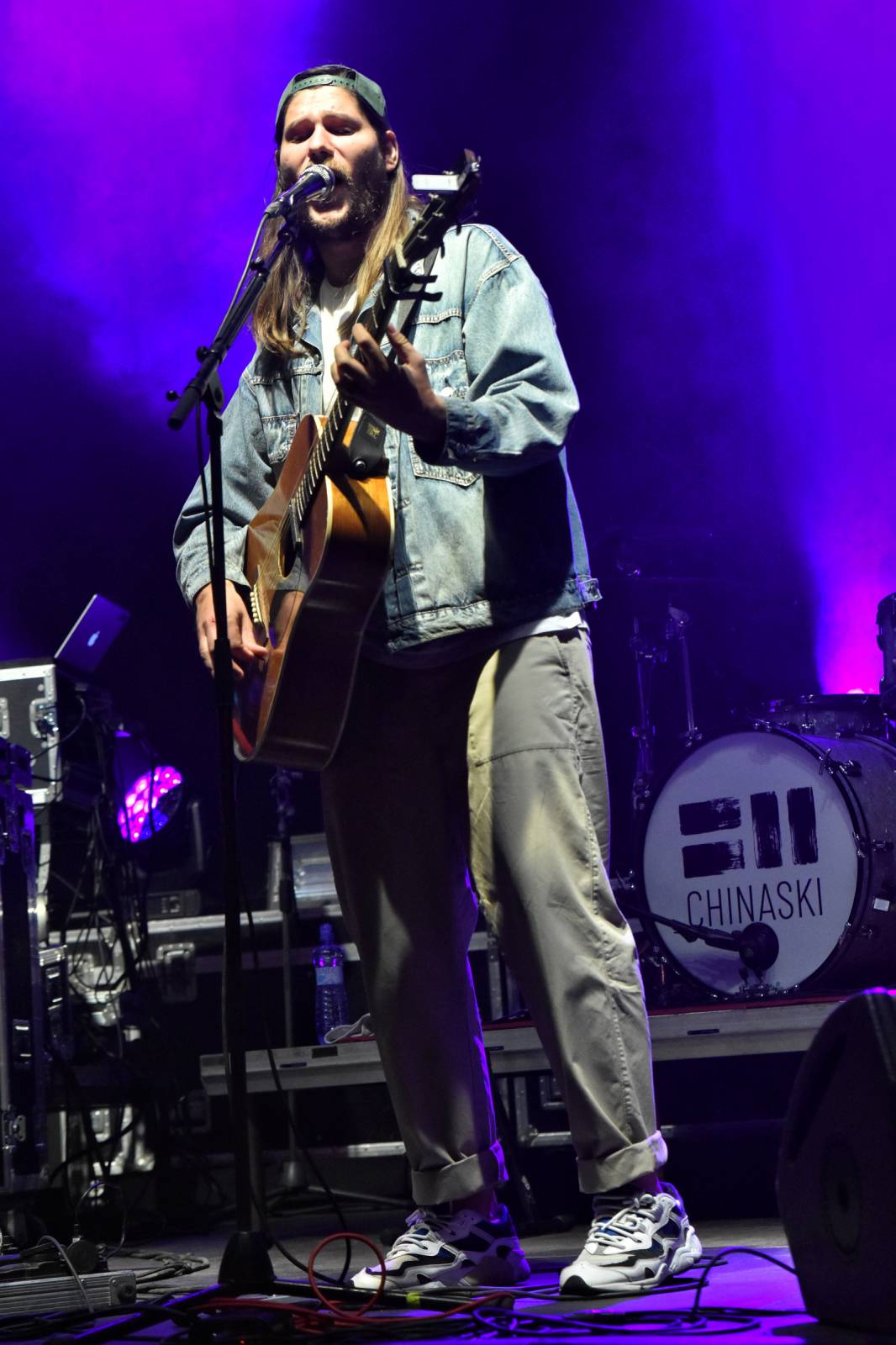 Chinaski rozezpívali plzeňské publikum svými největšími hity, předskakoval jim Marcell