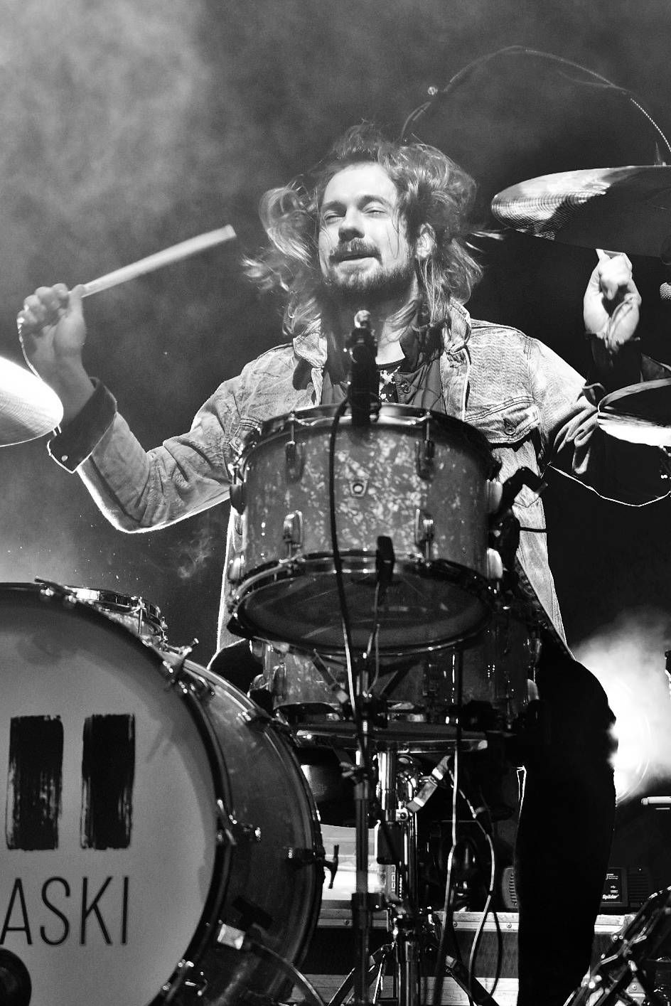 Chinaski rozezpívali plzeňské publikum svými největšími hity, předskakoval jim Marcell