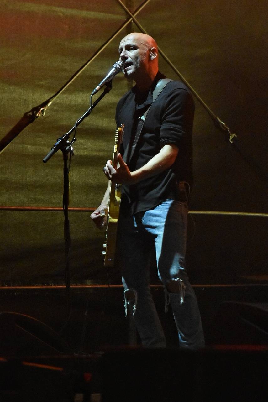 Chinaski rozezpívali plzeňské publikum svými největšími hity, předskakoval jim Marcell