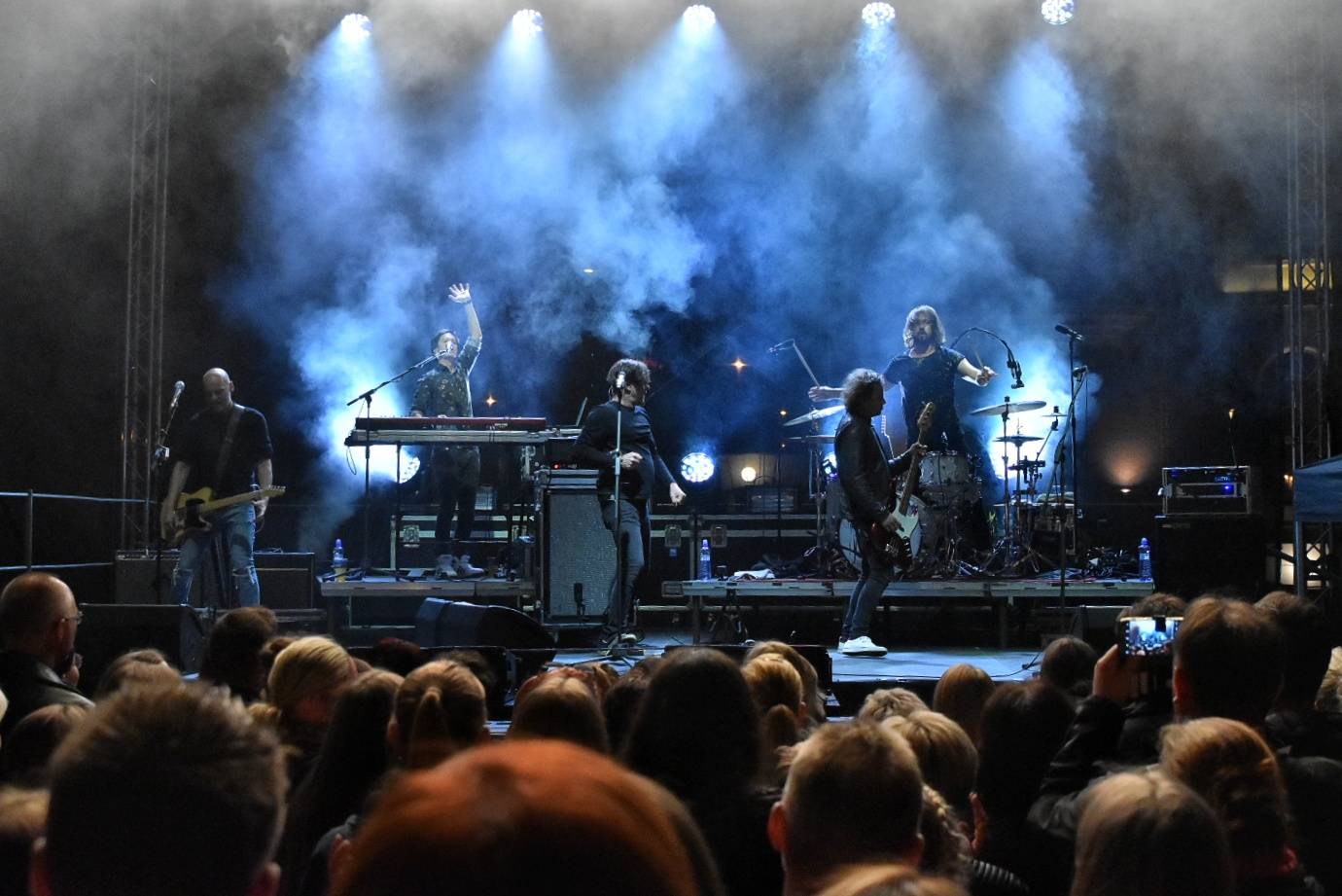 Chinaski rozezpívali plzeňské publikum svými největšími hity, předskakoval jim Marcell