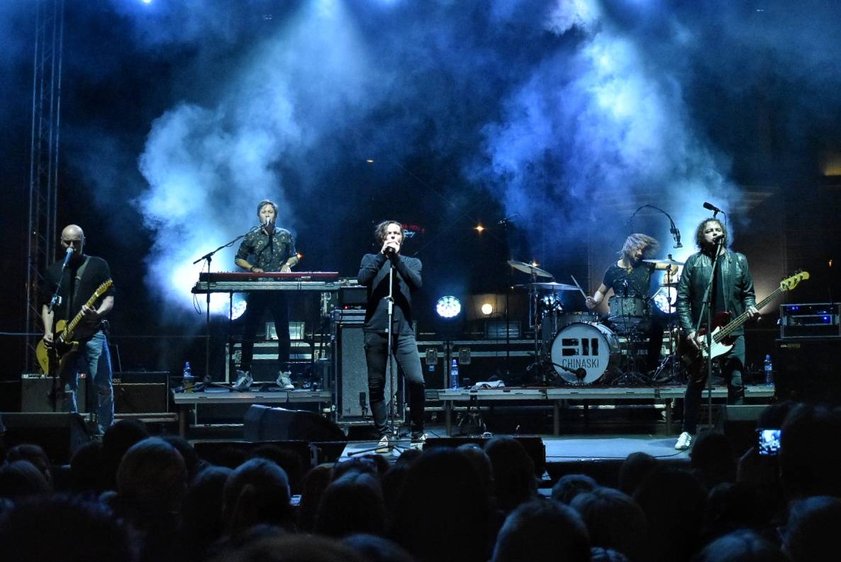 Chinaski rozezpívali plzeňské publikum svými největšími hity, předskakoval jim Marcell