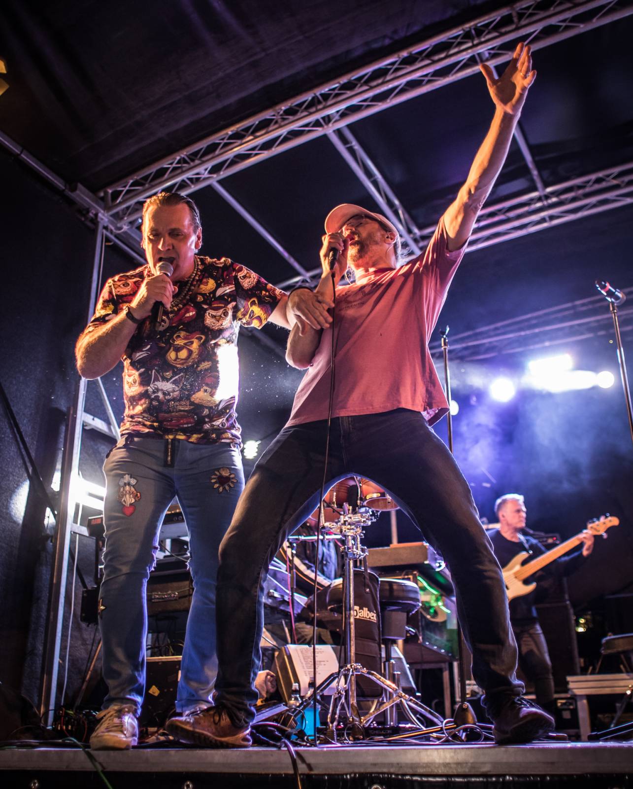 J.A.R. v plzeňském Leháru nezaháleli. A diskutovali, kdo je skutečný superhero