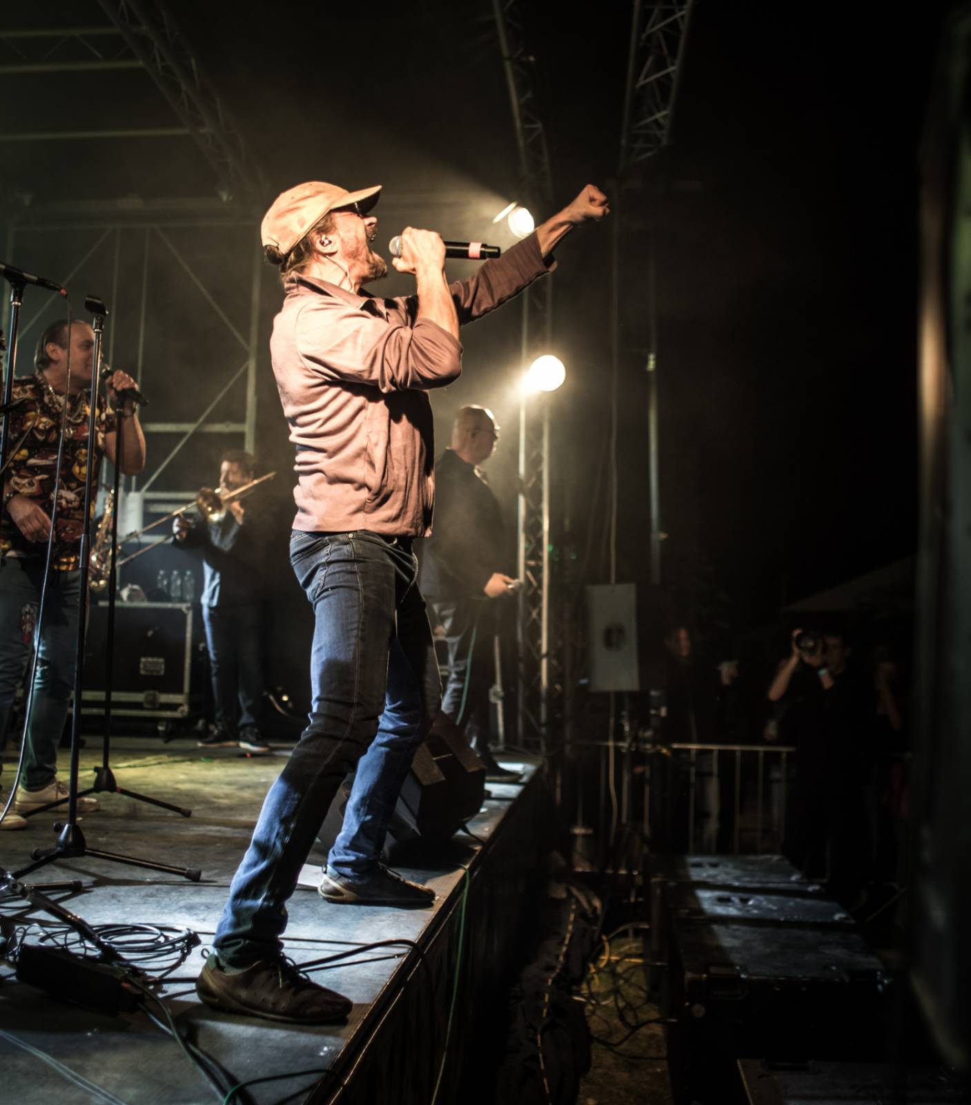 J.A.R. v plzeňském Leháru nezaháleli. A diskutovali, kdo je skutečný superhero