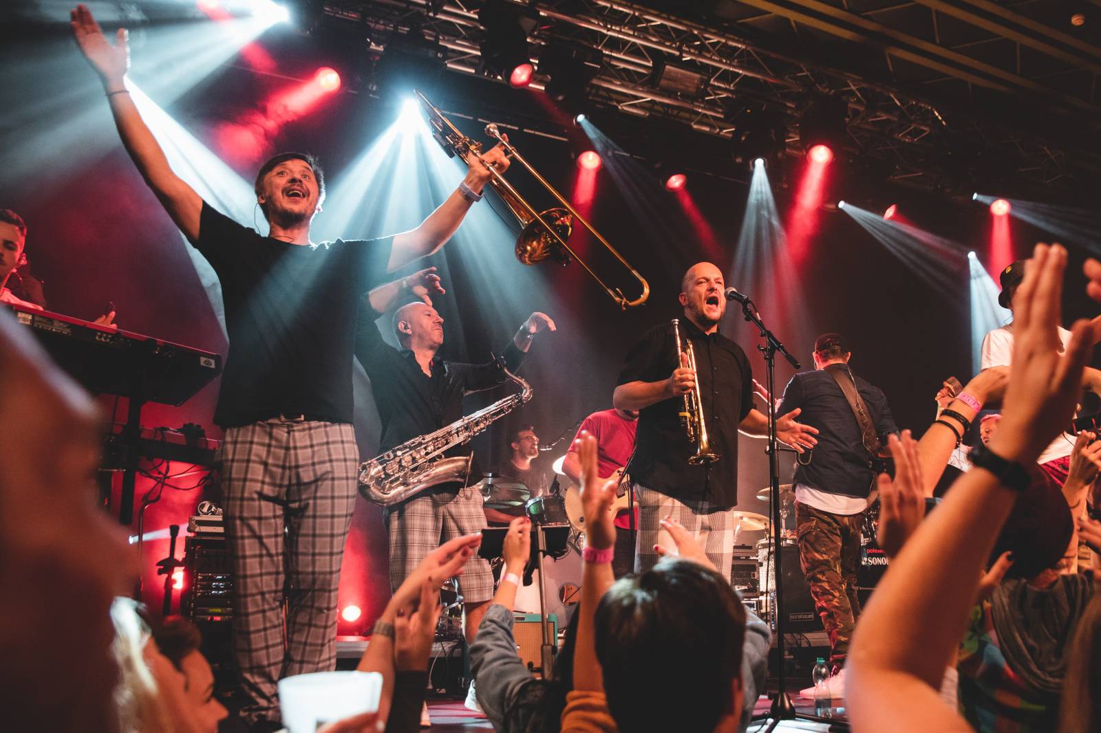 Polemic a Medial Banana roztančili vyprodanou brněnskou Flédu