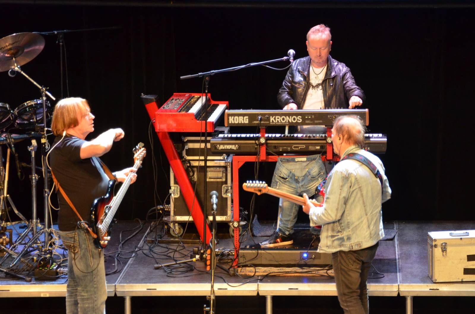 Olympic pokřtil desku Kaťata, během koncertu jedny kalhoty rovnou vydražil