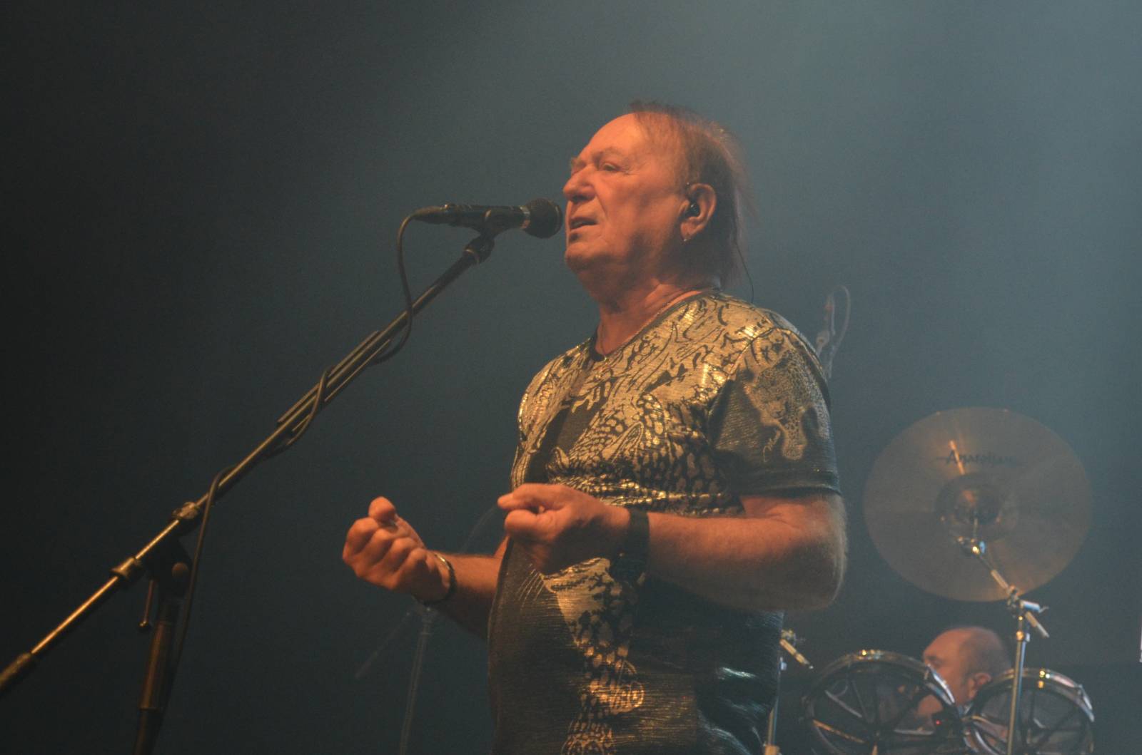 Olympic pokřtil desku Kaťata, během koncertu jedny kalhoty rovnou vydražil