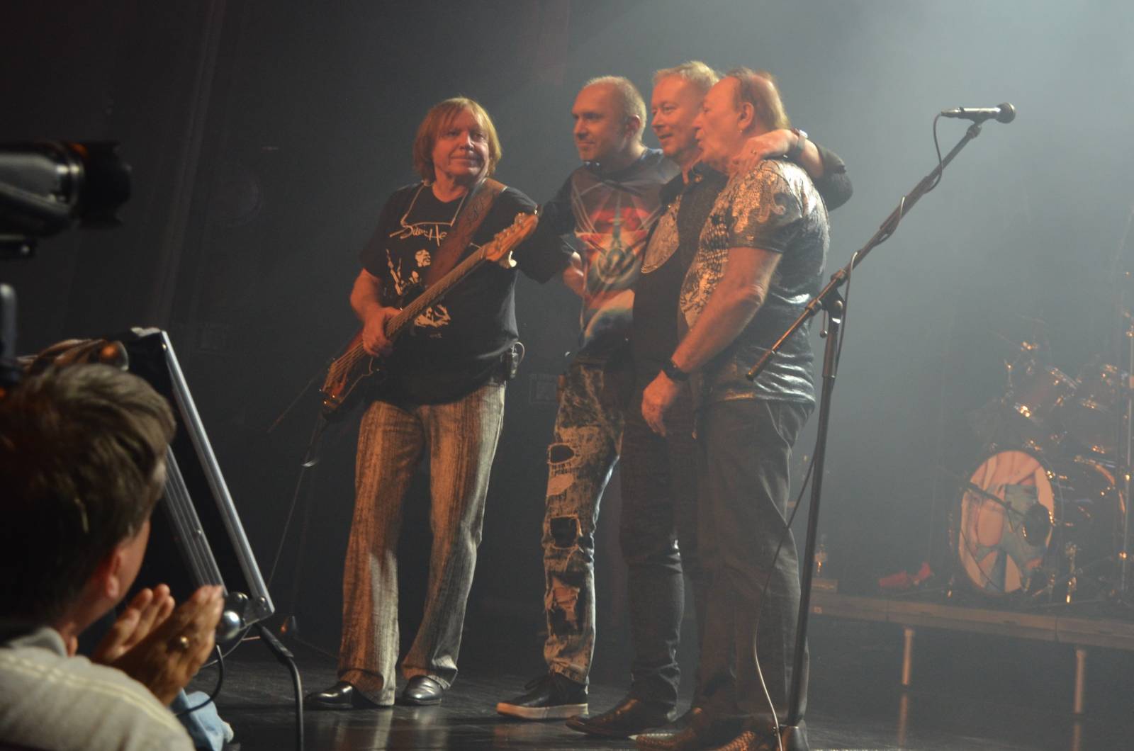 Olympic pokřtil desku Kaťata, během koncertu jedny kalhoty rovnou vydražil