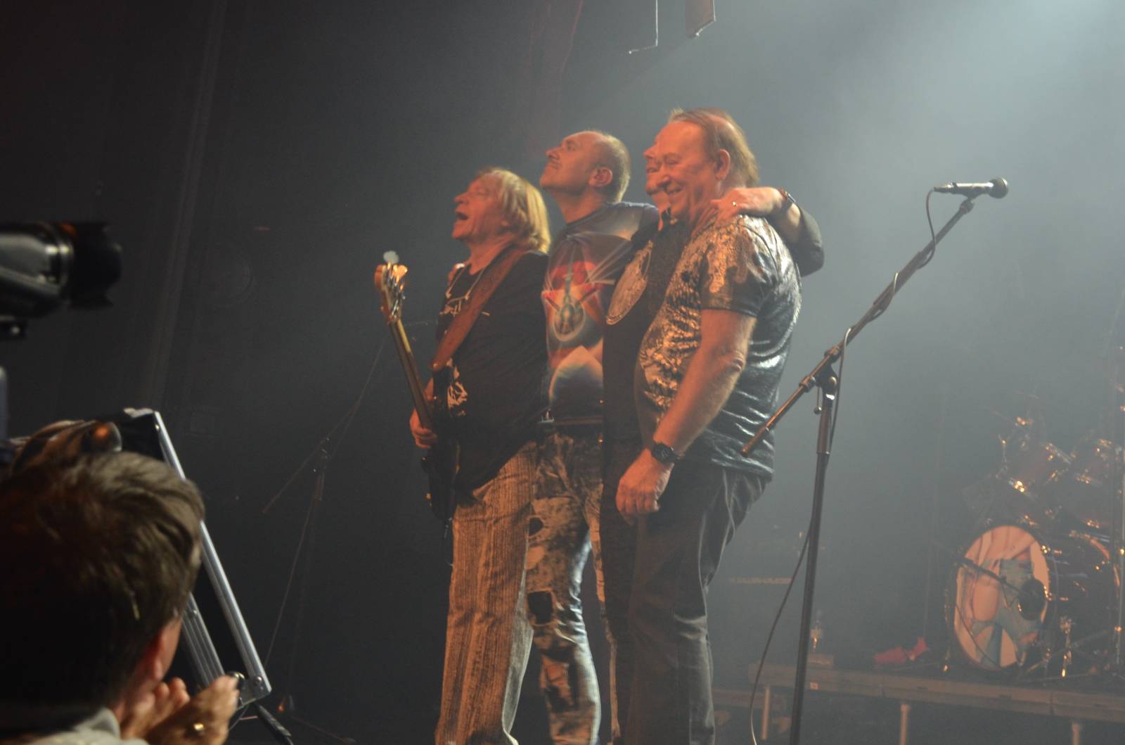 Olympic pokřtil desku Kaťata, během koncertu jedny kalhoty rovnou vydražil