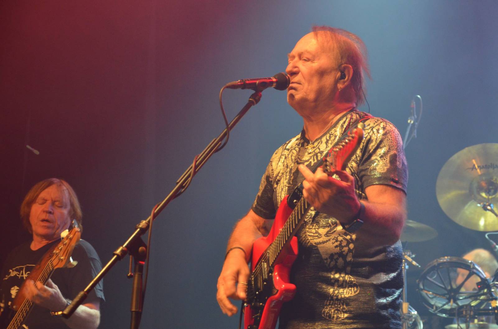 Olympic pokřtil desku Kaťata, během koncertu jedny kalhoty rovnou vydražil