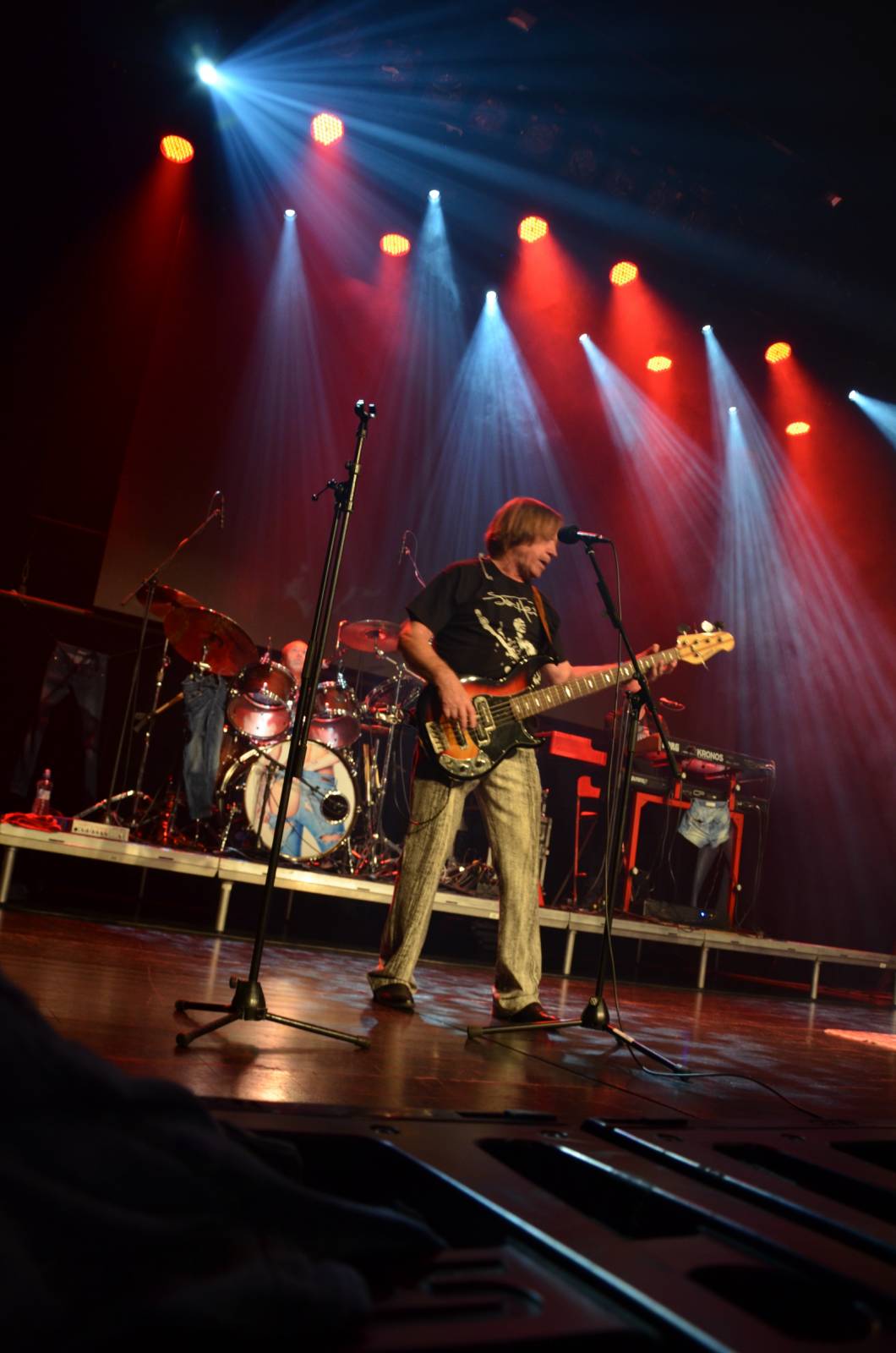 Olympic pokřtil desku Kaťata, během koncertu jedny kalhoty rovnou vydražil