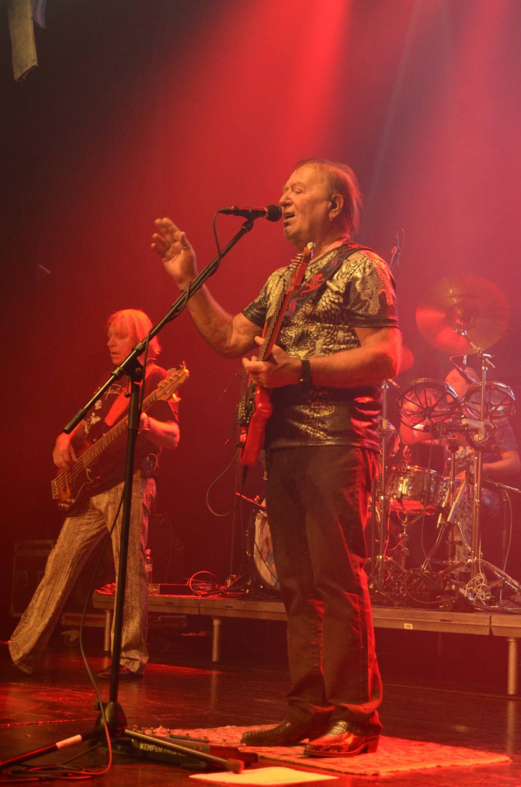 Olympic pokřtil desku Kaťata, během koncertu jedny kalhoty rovnou vydražil