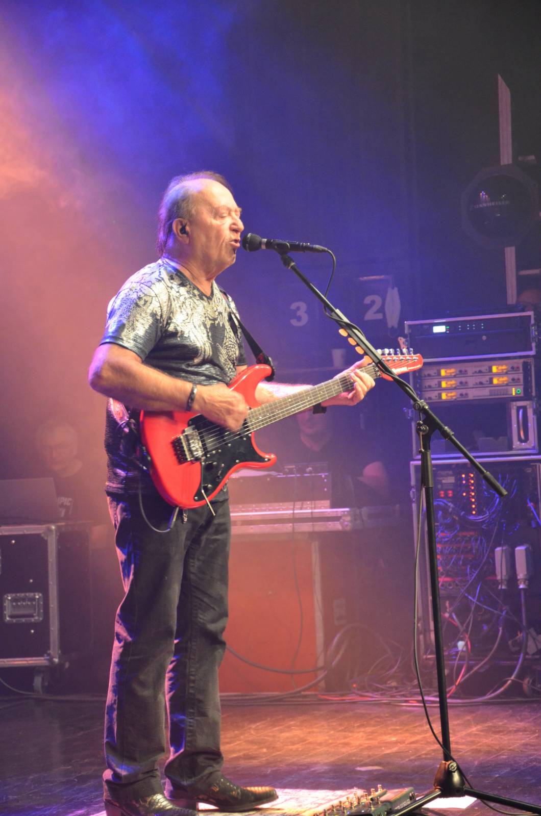 Olympic pokřtil desku Kaťata, během koncertu jedny kalhoty rovnou vydražil