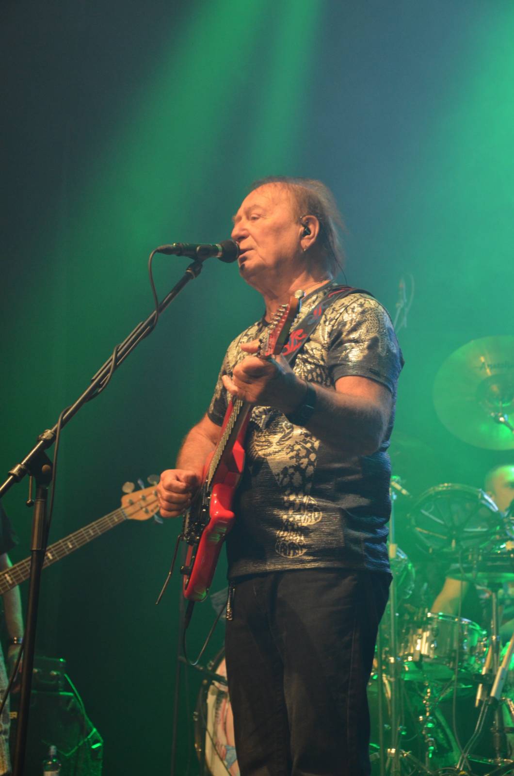 Olympic pokřtil desku Kaťata, během koncertu jedny kalhoty rovnou vydražil