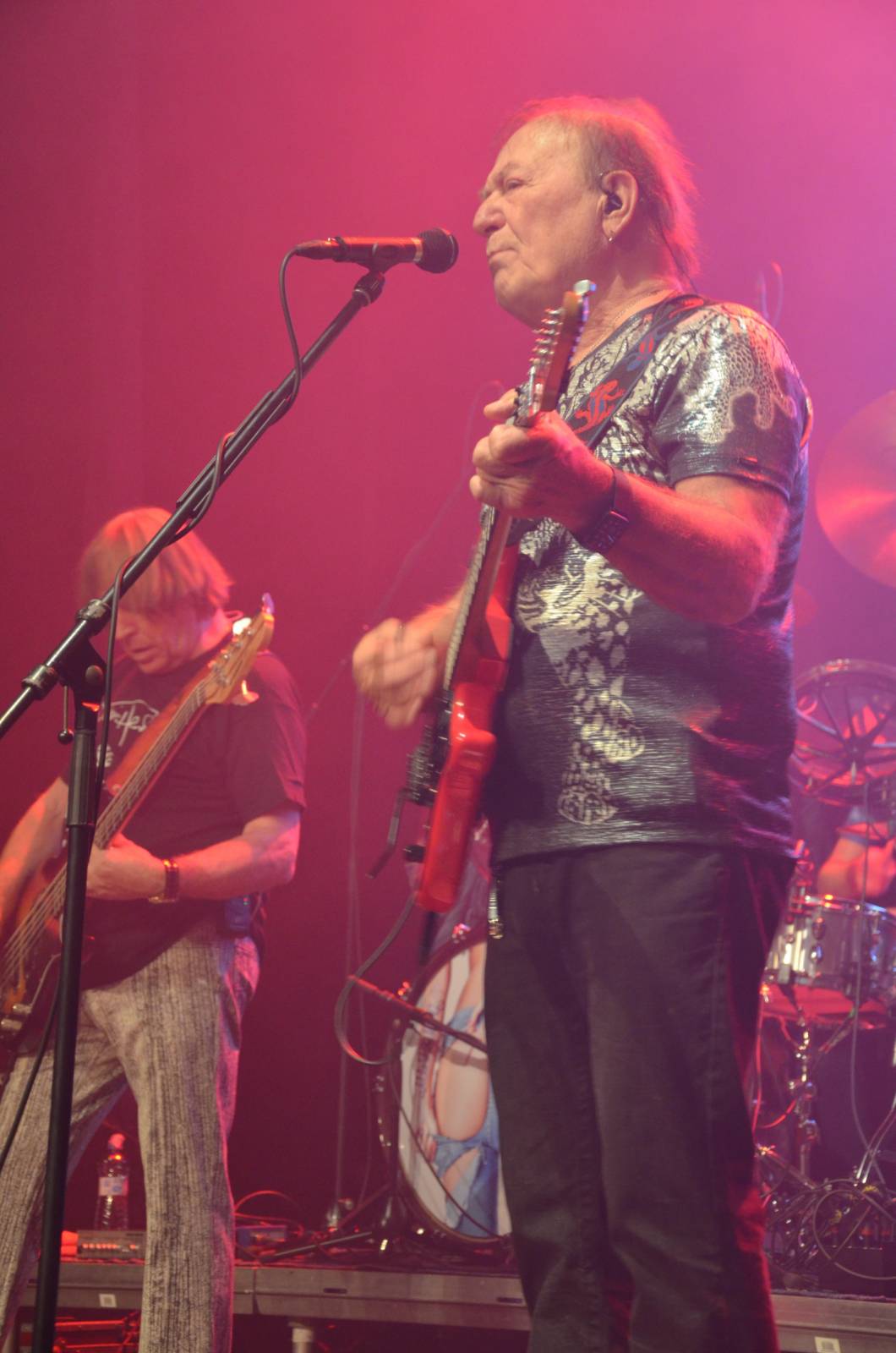 Olympic pokřtil desku Kaťata, během koncertu jedny kalhoty rovnou vydražil