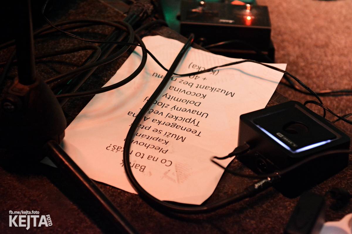 Punkový rej v Modré Vopici: zahráli WOSA, Apple juice, Čára, Resumé i RV-4