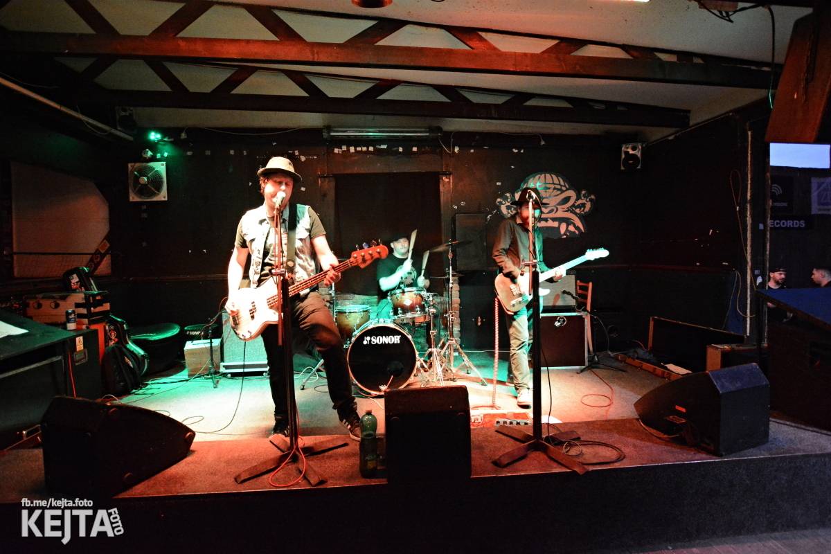 Punkový rej v Modré Vopici: zahráli WOSA, Apple juice, Čára, Resumé i RV-4