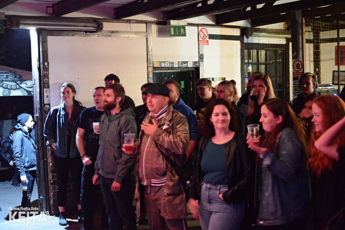 Punkový rej v Modré Vopici: zahráli WOSA, Apple juice, Čára, Resumé i RV-4