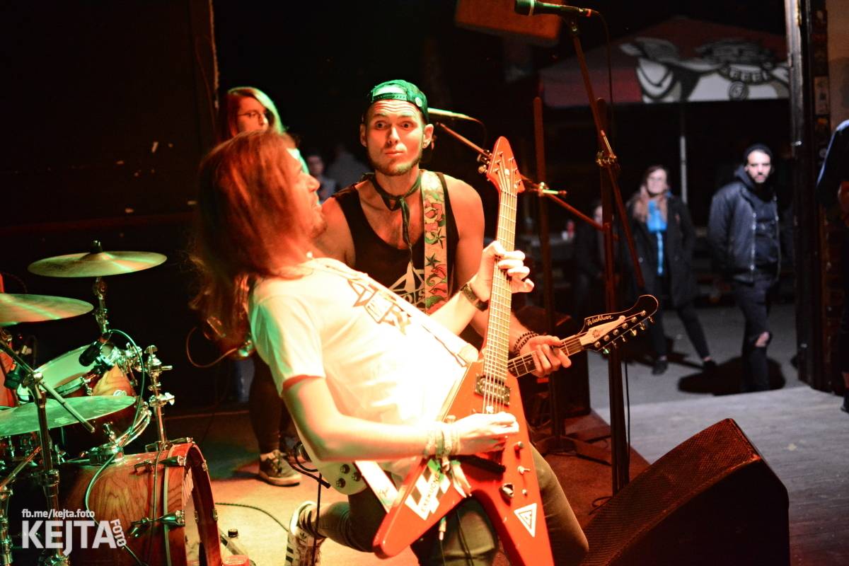 Punkový rej v Modré Vopici: zahráli WOSA, Apple juice, Čára, Resumé i RV-4