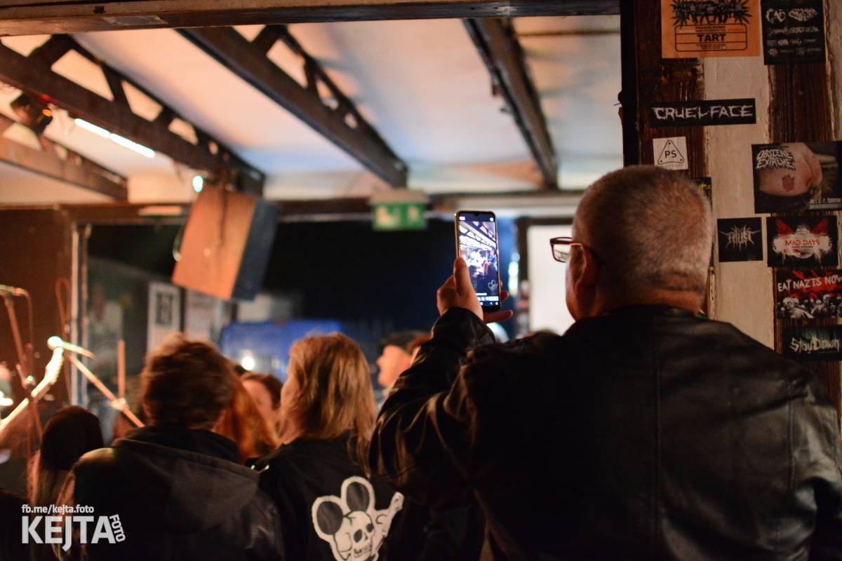 Punkový rej v Modré Vopici: zahráli WOSA, Apple juice, Čára, Resumé i RV-4