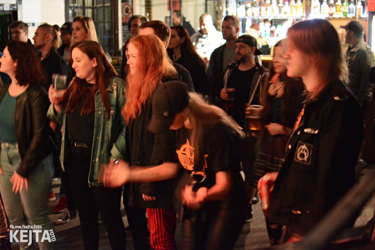 Punkový rej v Modré Vopici: zahráli WOSA, Apple juice, Čára, Resumé i RV-4