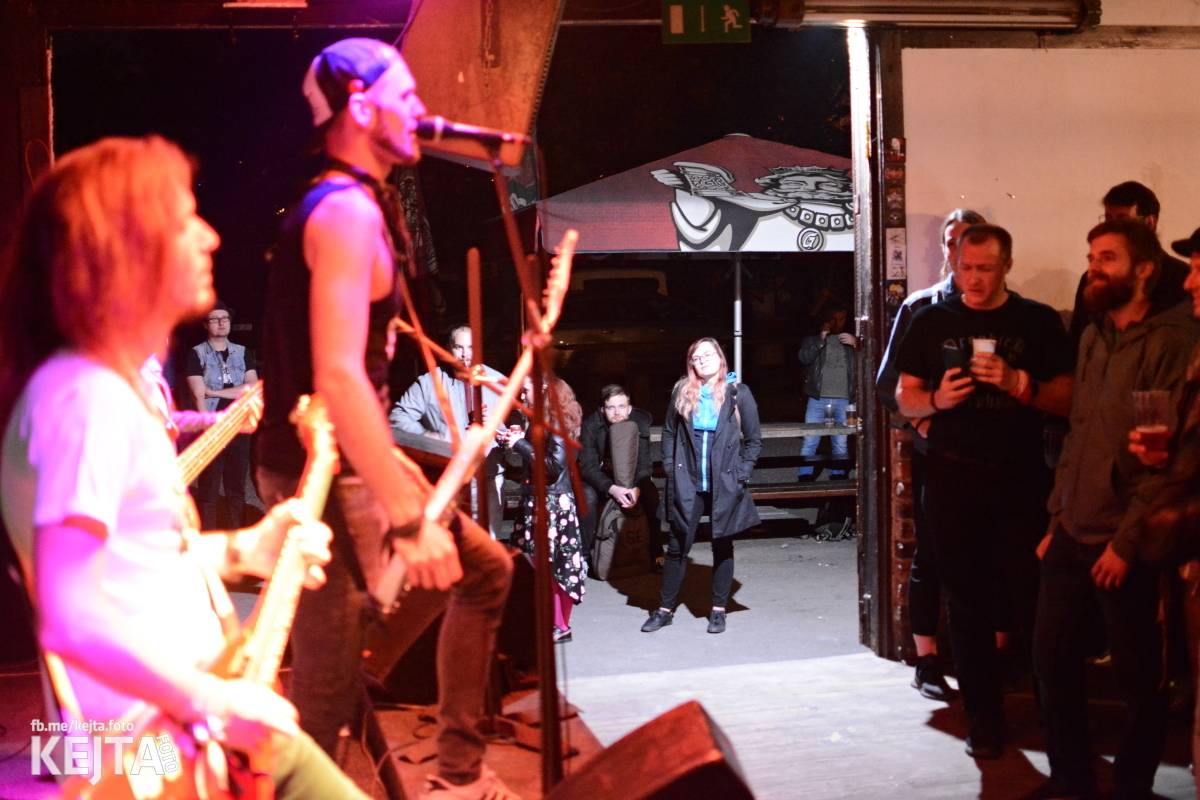 Punkový rej v Modré Vopici: zahráli WOSA, Apple juice, Čára, Resumé i RV-4