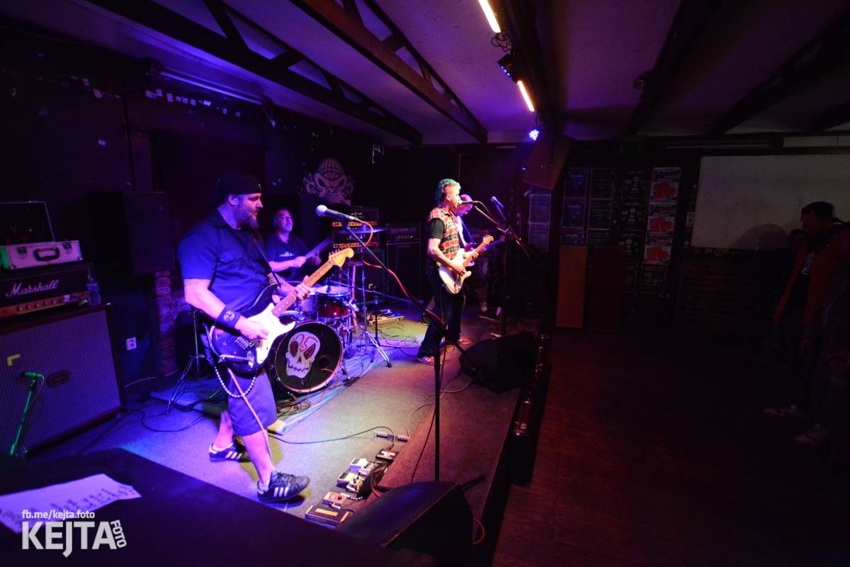 Punkový rej v Modré Vopici: zahráli WOSA, Apple juice, Čára, Resumé i RV-4