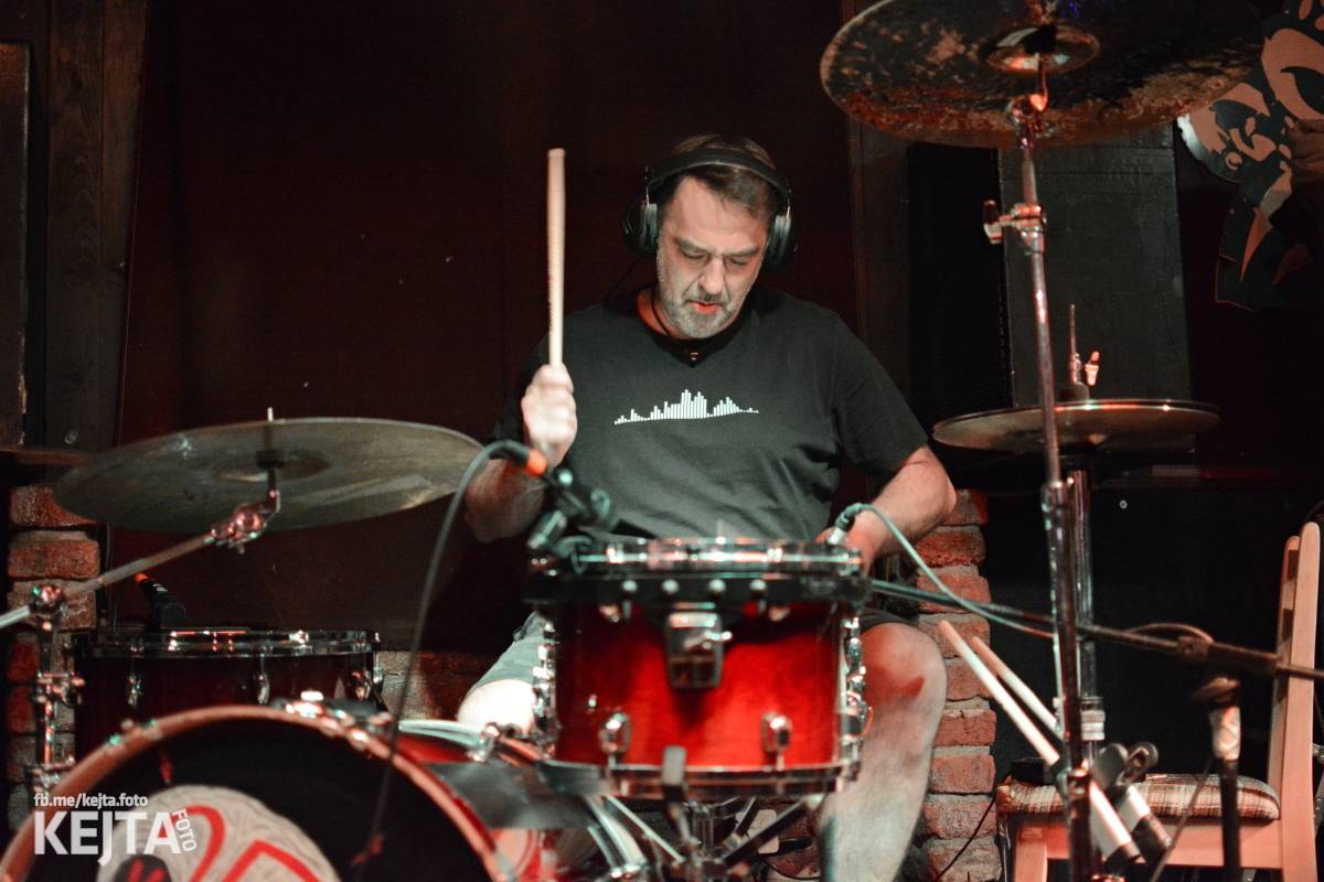 Punkový rej v Modré Vopici: zahráli WOSA, Apple juice, Čára, Resumé i RV-4